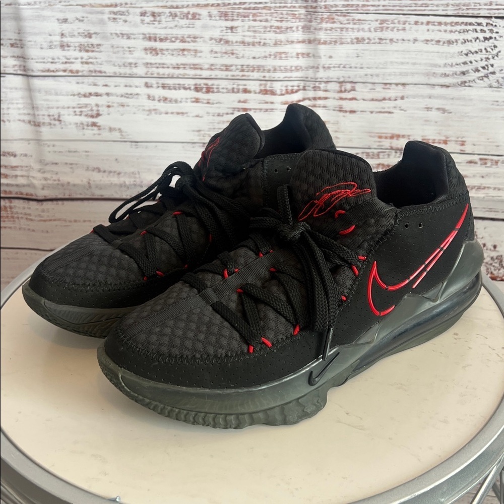 NIKE LE BRON 17 LOW BRED SHOES
